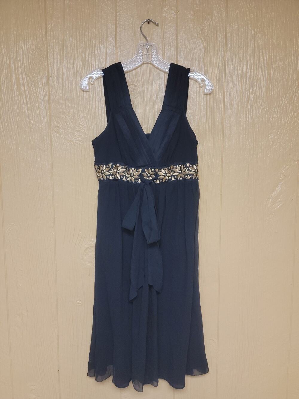 Banana Republic Dress Black Gold Embroidery sz 6 Pleated Lined V Neck 100% Silk